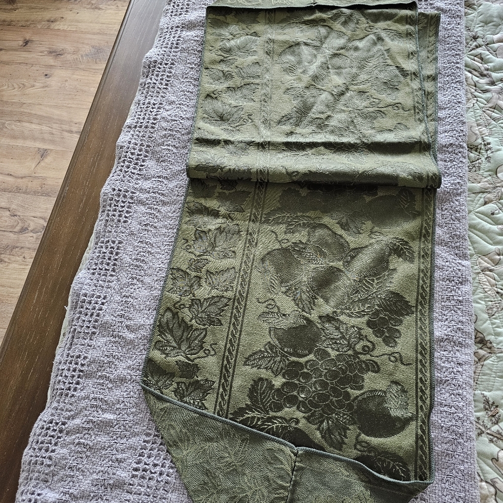 Table Runner - Picture 3 of 3